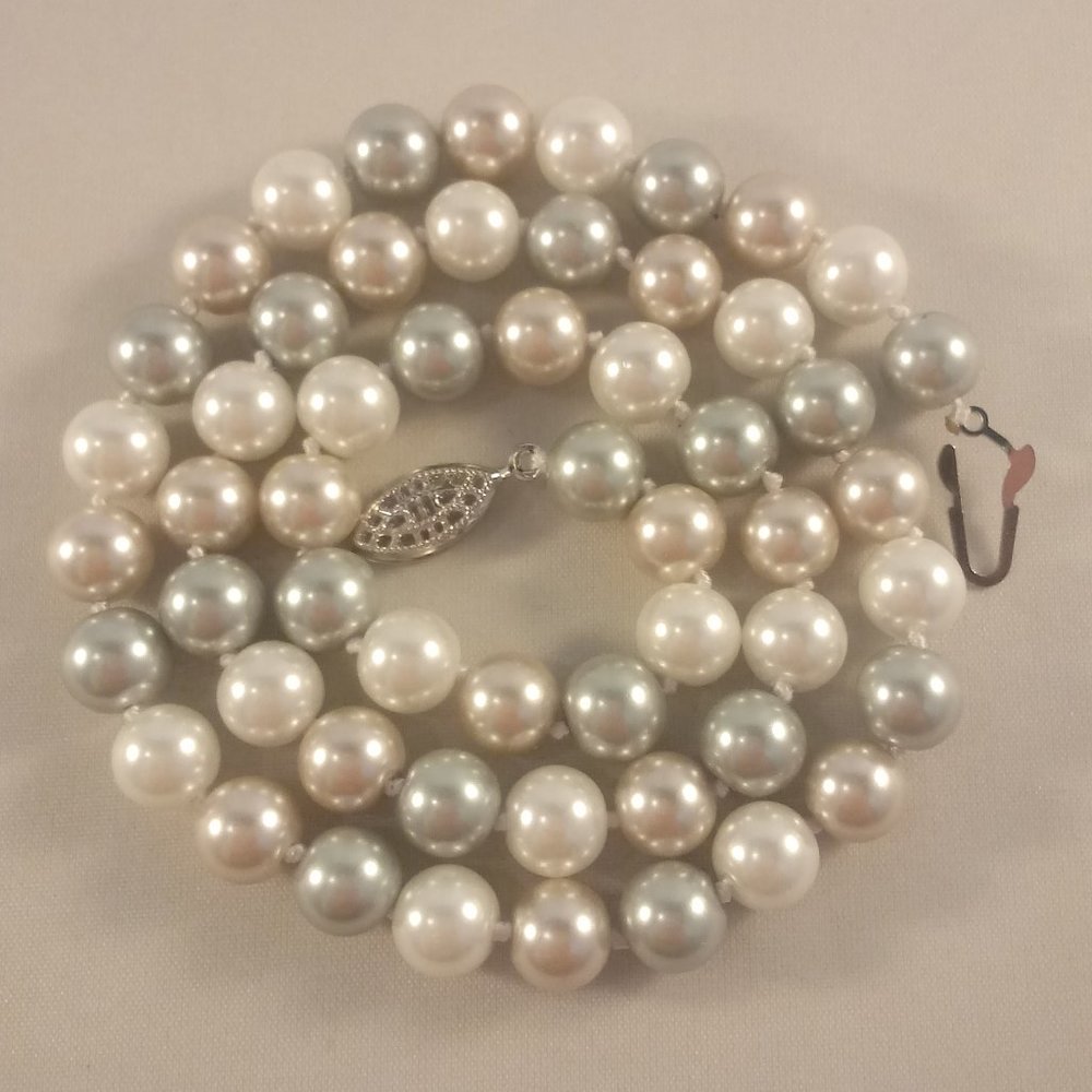 South Sea Shell Pearl Necklace White Silver Gray 18K White Gold AAA+ 8mm Womens